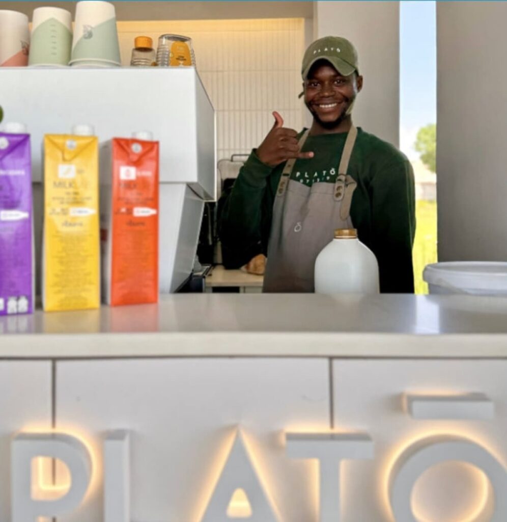 Plato-Happy-employee-at-The-Park